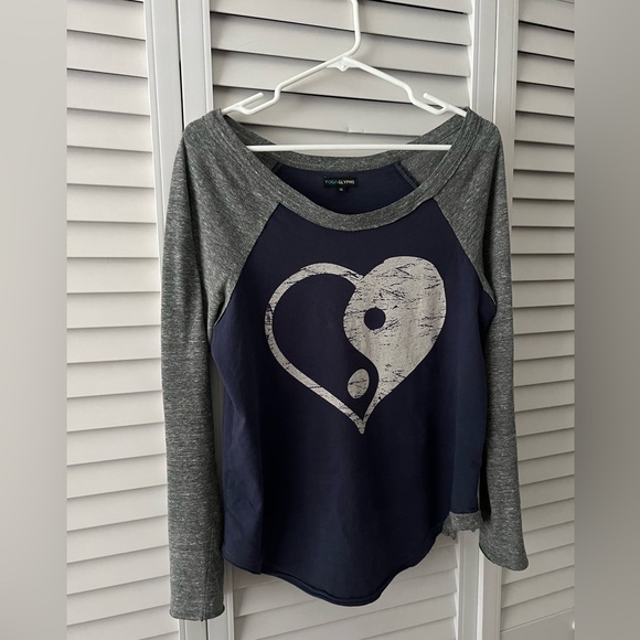 Yin/Yang Heart Off The Shoulder Top:Size Small - Picture 1 of 4